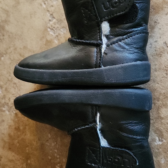 UGG Black Leather Boots with Shearling Toddler Size 4/5 - Picture 10 of 11